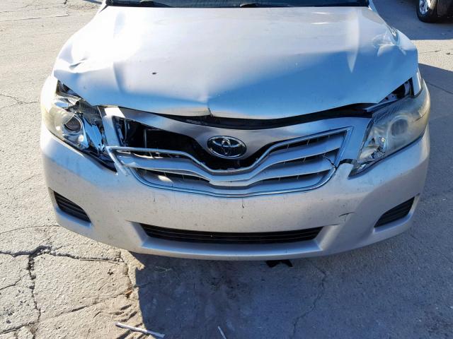 4T1BF3EK6BU720431 - 2011 TOYOTA CAMRY BASE SILVER photo 9