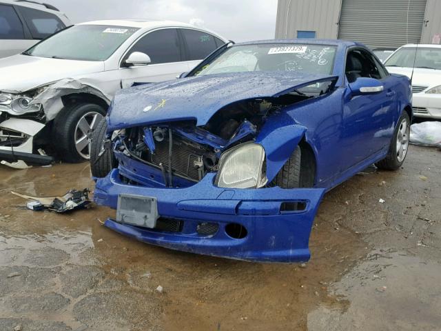 WDBKK65F51F220296 - 2001 MERCEDES-BENZ SLK 320 BLUE photo 2