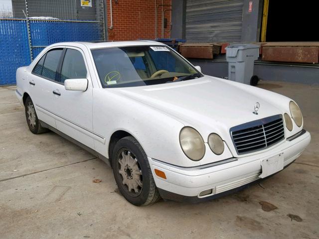 WDBJF65F1WA656793 - 1998 MERCEDES-BENZ E 320 WHITE photo 1