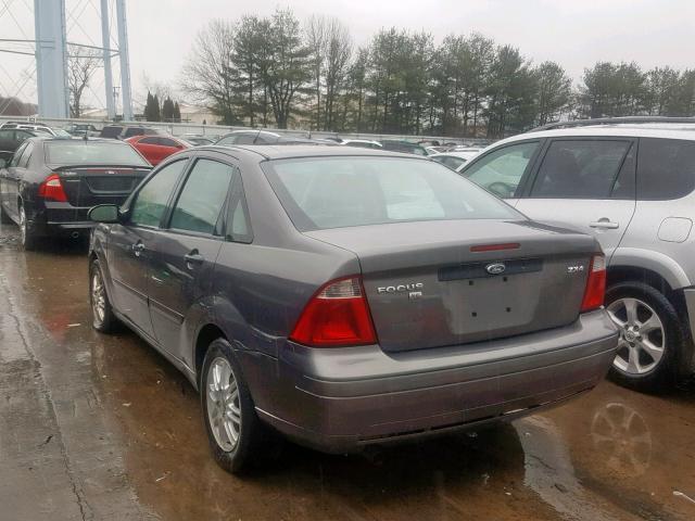 1FAHP34N36W225725 - 2006 FORD FOCUS ZX4 GRAY photo 3