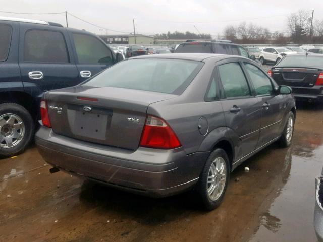 1FAHP34N36W225725 - 2006 FORD FOCUS ZX4 GRAY photo 4