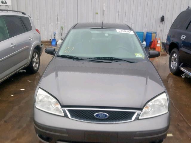 1FAHP34N36W225725 - 2006 FORD FOCUS ZX4 GRAY photo 9