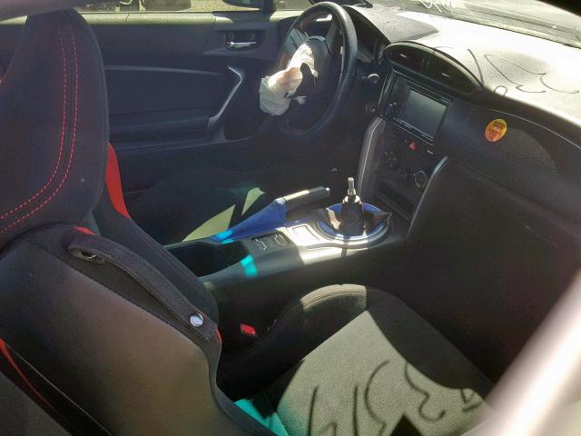 JF1ZNAA15D1723127 - 2013 TOYOTA SCION FR-S WHITE photo 5