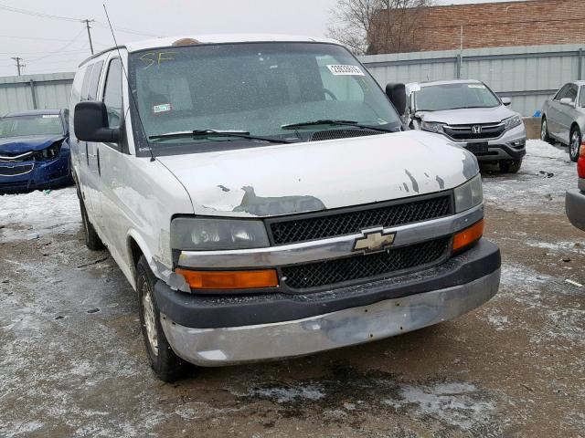 1GBFG15T351198044 - 2005 CHEVROLET EXPRESS G1 WHITE photo 1