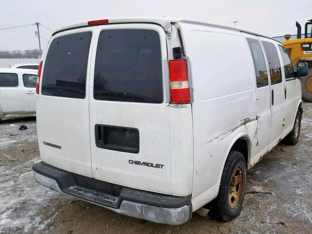 1GBFG15T351198044 - 2005 CHEVROLET EXPRESS G1 WHITE photo 4