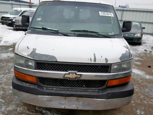 1GBFG15T351198044 - 2005 CHEVROLET EXPRESS G1 WHITE photo 7