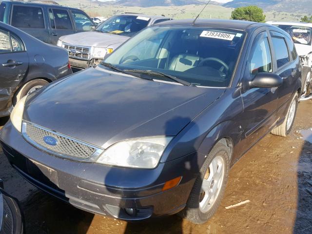 1FAFP37N37W150173 - 2007 FORD FOCUS ZX5 GRAY photo 2
