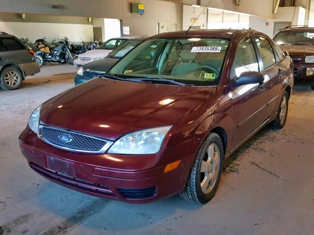 1FAHP34N66W222690 - 2006 FORD FOCUS ZX4 RED photo 2