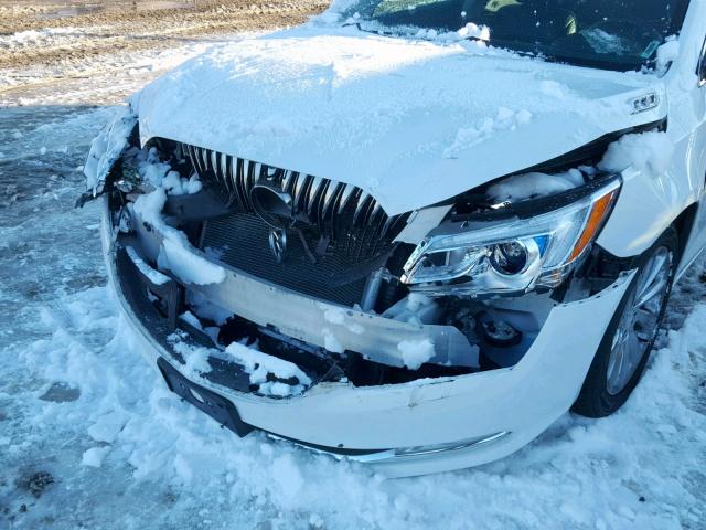 1G4GB5G37GF251364 - 2016 BUICK LACROSSE WHITE photo 9