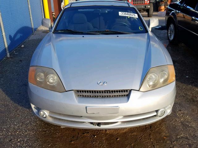 KMHHM65D93U102069 - 2003 HYUNDAI TIBURON SILVER photo 10