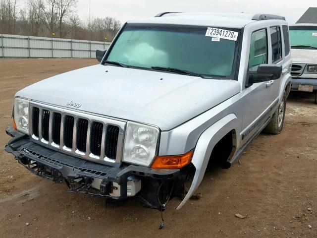 1J8HG48K58C212908 - 2008 JEEP COMMANDER SILVER photo 2