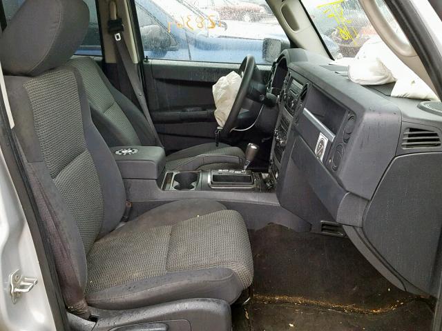 1J8HG48K58C212908 - 2008 JEEP COMMANDER SILVER photo 5