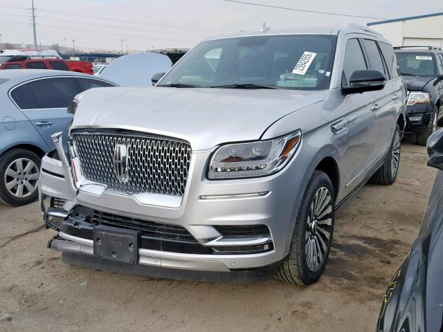5LMJJ2LTXJEL04386 - 2018 LINCOLN NAVIGATOR Gümüş foto 2