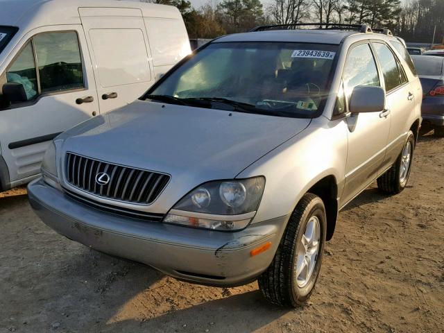 JT6HF10U9Y0114818 - 2000 LEXUS RX 300 SILVER photo 2