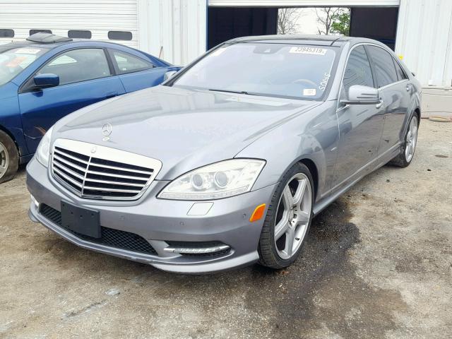 WDDNG7DB9CA433861 - 2012 MERCEDES-BENZ S 550 GRAY photo 2