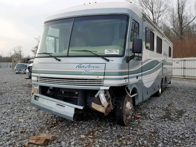 3FCMF53S9XJA05524 - 1999 PACE MOTORHOME WHITE photo 2