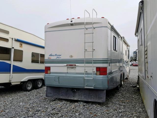 3FCMF53S9XJA05524 - 1999 PACE MOTORHOME WHITE photo 4