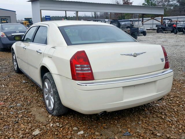 2C3JA63H15H520219 - 2005 CHRYSLER 300C CREAM photo 3