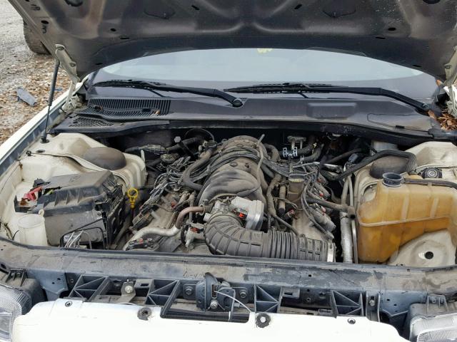 2C3JA63H15H520219 - 2005 CHRYSLER 300C CREAM photo 7