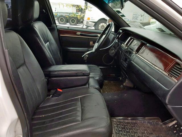 1L1FM88W85Y659620 - 2005 LINCOLN TOWN CAR E WHITE photo 5