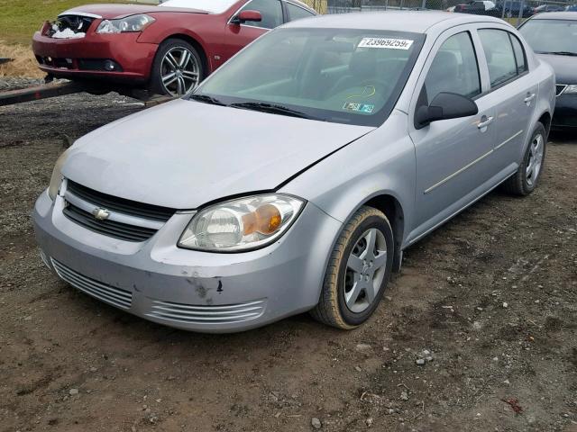 1G1AK52F557618712 - 2005 CHEVROLET COBALT SILVER photo 2