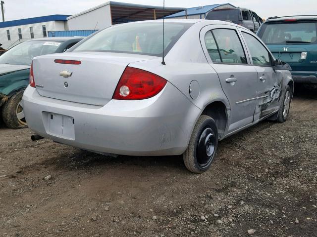 1G1AK52F557618712 - 2005 CHEVROLET COBALT SILVER photo 4