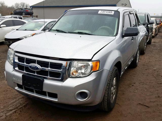 1FMCU02759KC99641 - 2009 FORD ESCAPE XLS SILVER photo 2