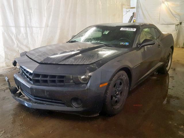 2G1FA1E32D9196477 - 2013 CHEVROLET CAMARO LS GRAY photo 2