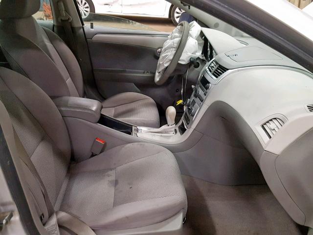 1G1ZB5EB4A4133226 - 2010 CHEVROLET MALIBU LS ვერცხლისფერი ფოტო 5