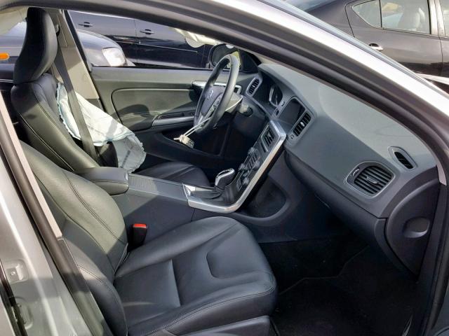 YV1612TB1F1304208 - 2015 VOLVO S60 PREMIE ვერცხლისფერი ფოტო 5