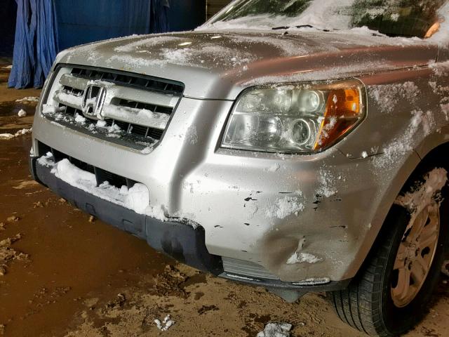 2HKYF18126H539445 - 2006 HONDA PILOT LX SILVER photo 9