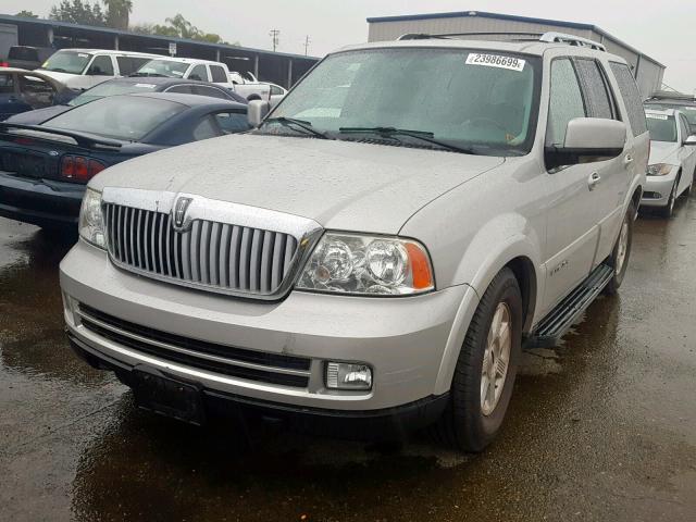5LMFU28535LJ00182 - 2005 LINCOLN NAVIGATOR ვერცხლისფერი ფოტო 2