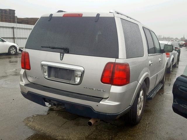 5LMFU28535LJ00182 - 2005 LINCOLN NAVIGATOR ვერცხლისფერი ფოტო 4