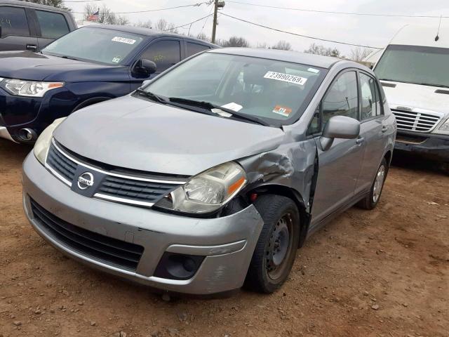 3N1BC11E39L386397 - 2009 NISSAN VERSA S GRAY photo 2