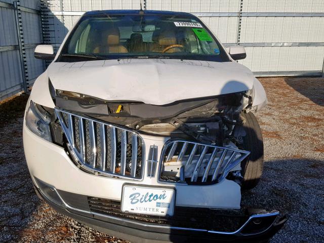 2LMDJ8JK0DBL35034 - 2013 LINCOLN MKX WHITE photo 9