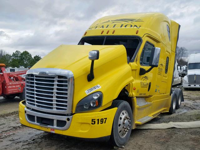 1FUJGLBG0GLHD1877 - 2016 FREIGHTLINER CASCADIA 1 YELLOW photo 2