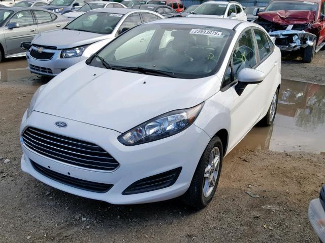 3FADP4BJ3HM130217 - 2017 FORD FIESTA SE WHITE photo 2