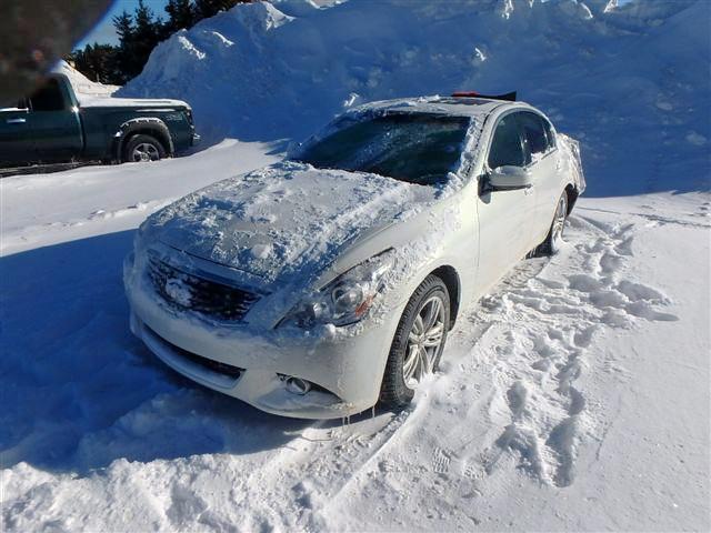 JN1CV6AR2DM353923 - 2013 INFINITI G37 WHITE photo 2