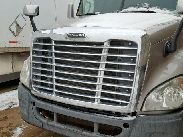 1FUJGLDR9CLBU1139 - 2012 FREIGHTLINER CASCADIA 1 SILVER photo 9