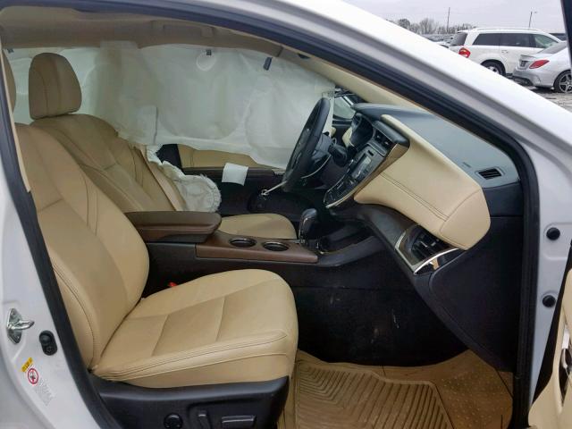 4T1BK1EB6HU262690 - 2017 TOYOTA AVALON XLE WHITE photo 5