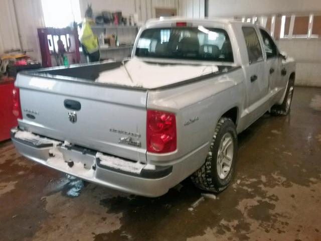 1D7RW3GK6BS601280 - 2011 DODGE DAKOTA SLT SILVER photo 4