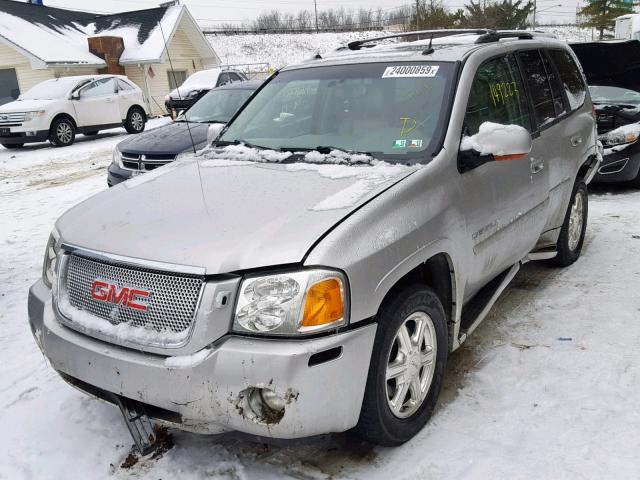 1GKET63M252382739 - 2005 GMC ENVOY DENA SILVER photo 2