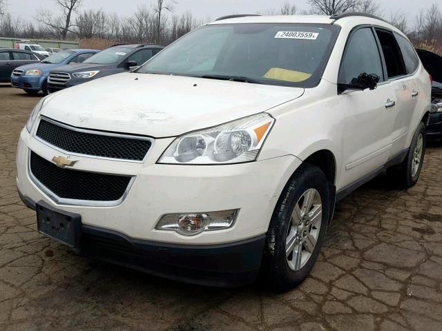 1GNKVGED0BJ305498 - 2011 CHEVROLET TRAVERSE L WHITE photo 2