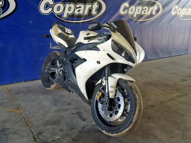 JYARN13E24A004150 - 2004 YAMAHA YZFR1 WHITE photo 1