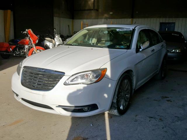 1C3BC2FG7BN570944 - 2011 CHRYSLER 200 LIMITE WHITE photo 2