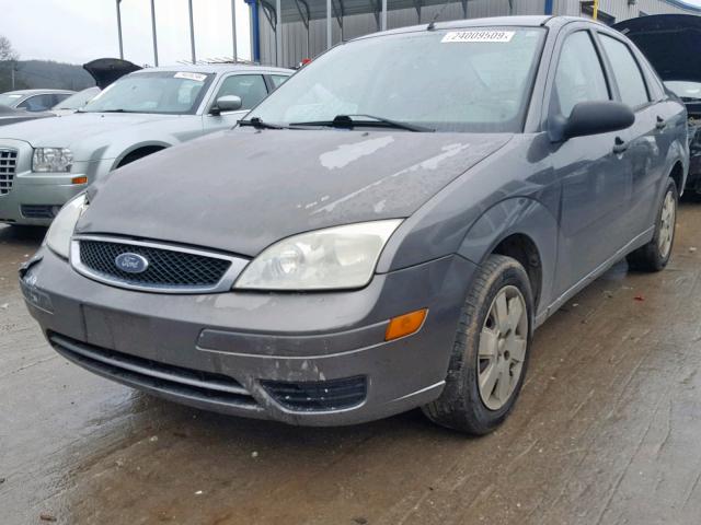 1FAFP34N46W209265 - 2006 FORD FOCUS ZX4 CHARCOAL photo 2