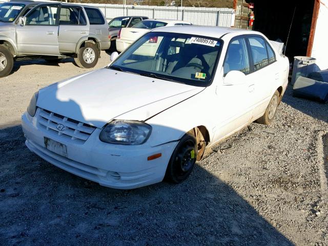 KMHCG45CX5U613306 - 2005 HYUNDAI ACCENT GL WHITE photo 2