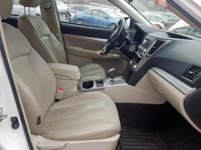 4S3BMBC66D3031069 - 2013 SUBARU LEGACY 2.5 WHITE photo 5