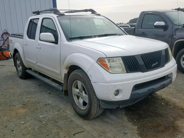 1N6AD07U17C452188 - 2007 NISSAN FRONTIER C WHITE photo 1