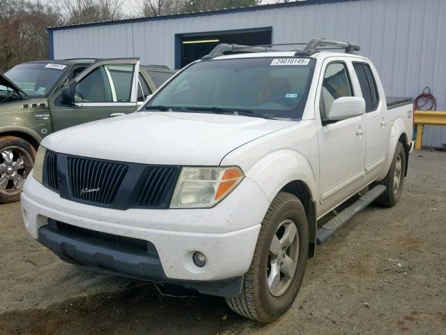 1N6AD07U17C452188 - 2007 NISSAN FRONTIER C WHITE photo 2